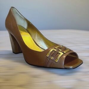 Tahari Bennett‎ Camel Brown Leather Pump w/ Block Heel & Gold Accents Women's 10